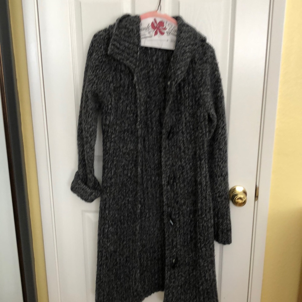 Heavy cardigan with great detail buttons